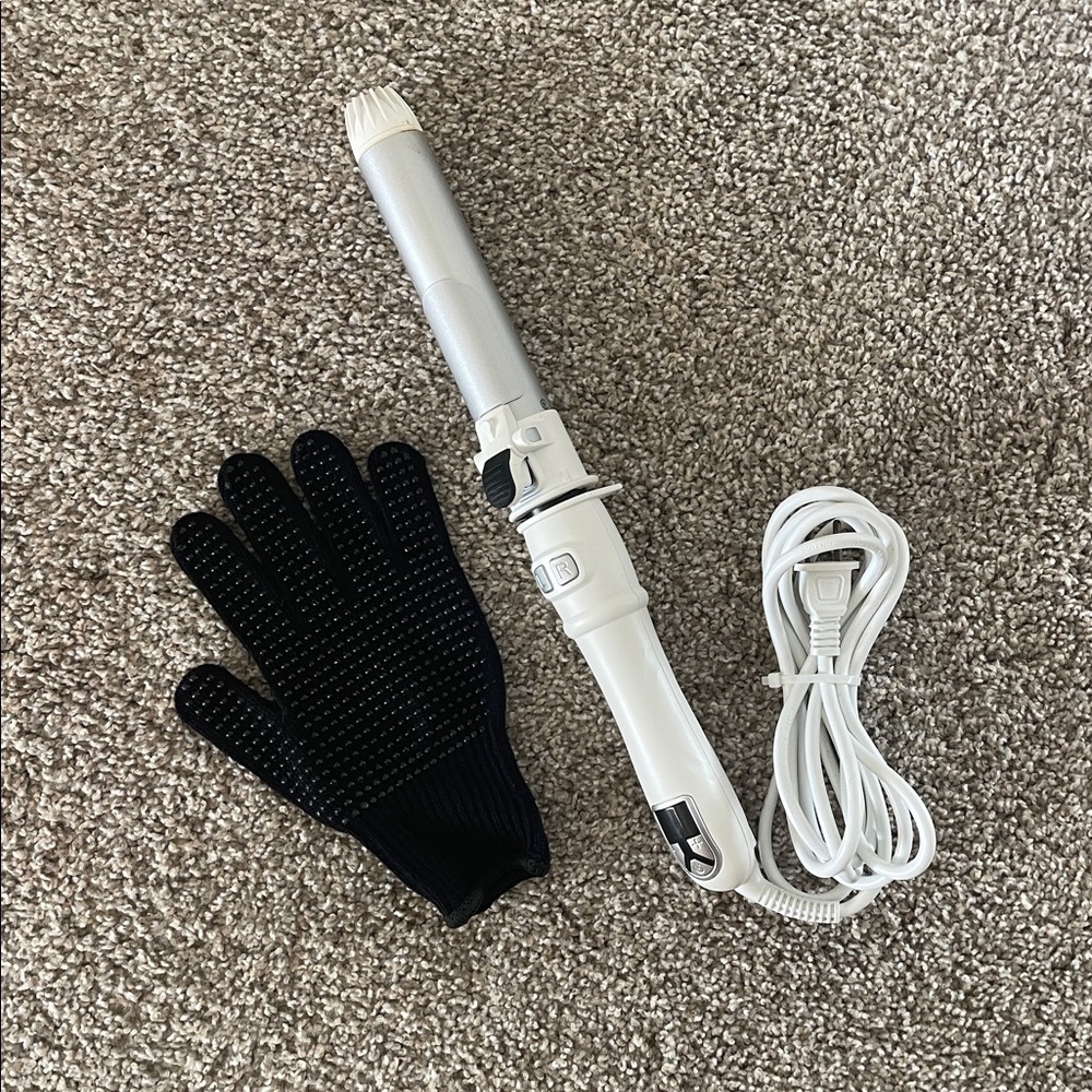 MONAT GLOBAL Curling Iron